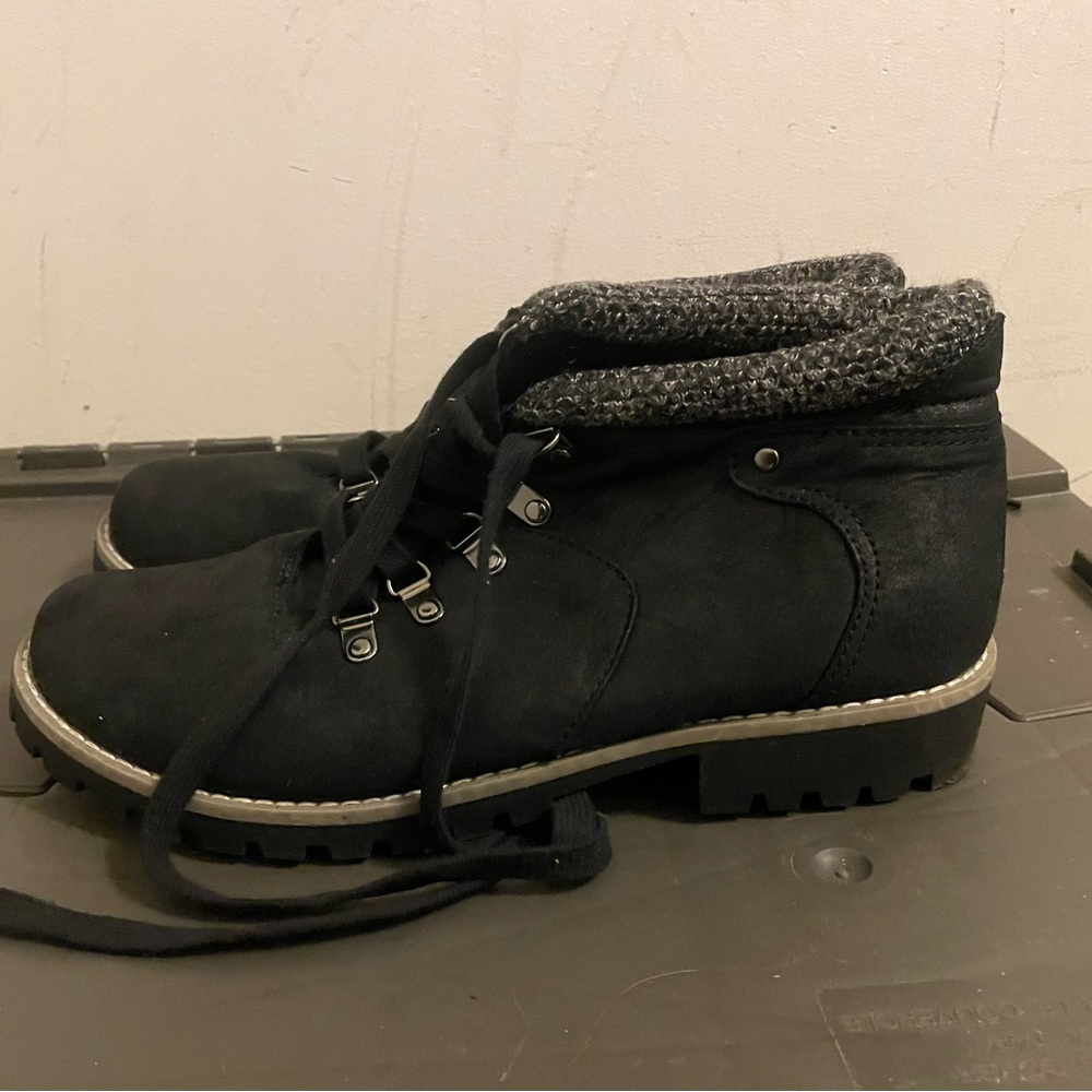 Textile upper balance man made.